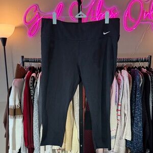 Nike Black Leggings Cropped NWOT